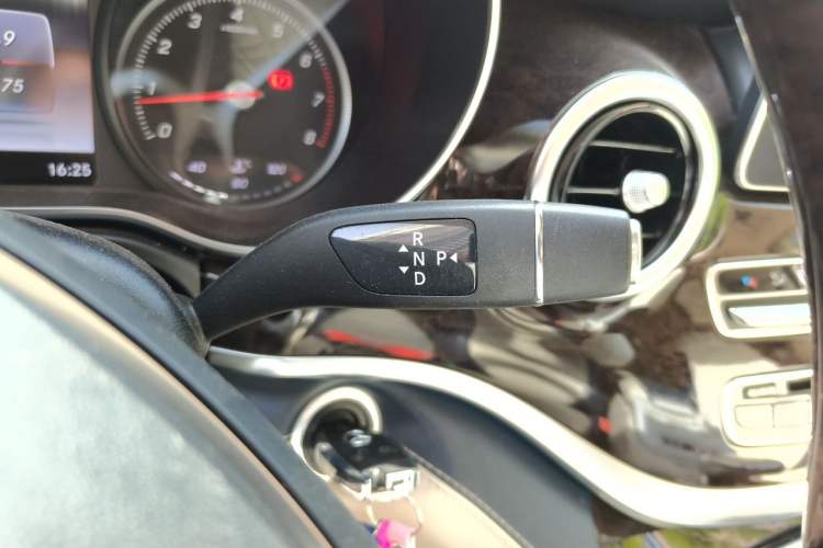 Used Mercedes-Benz V-Class 2018 V 260 L Prestige Extended Version China VI Gear Lever