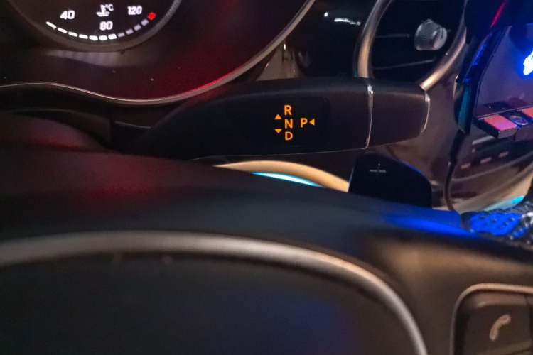 Used Mercedes-Benz V-Class 2018 V 260 Prestige Edition China VI Gear Lever