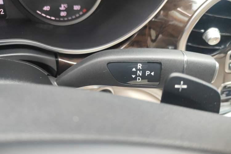 Used Mercedes-Benz V-Class 2018 V 260 L Prestige Extended Version China VI Gear Lever