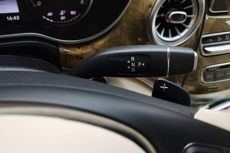 Used Mercedes-Benz V-Class 2018 V 260 L Prestige Extended Version China VI Gear Lever