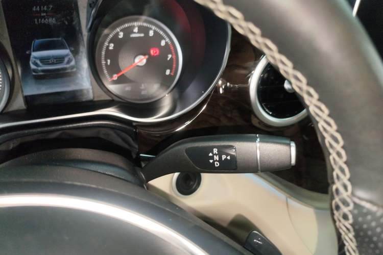 Used Mercedes-Benz V-Class 2018 V 260 Prestige Edition China VI Gear Lever