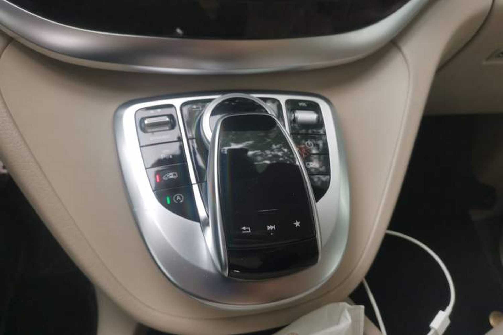 Used Mercedes-Benz V-Class 2018 V 260 L Prestige Extended Version China VI Gear Lever