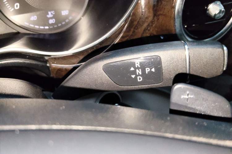 Used Mercedes-Benz V-Class 2018 V 260 Prestige Edition China VI Gear Lever