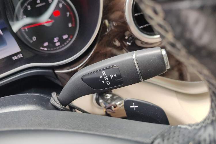 Used Mercedes-Benz V-Class 2018 V 260 L Prestige Extended Version China VI Gear Lever