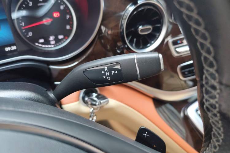 Used Mercedes-Benz V-Class 2018 V 260 L Prestige Extended Version China VI Gear Lever