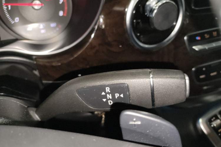 Used Mercedes-Benz V-Class 2018 V 260 L Prestige Extended Version China VI Gear Lever