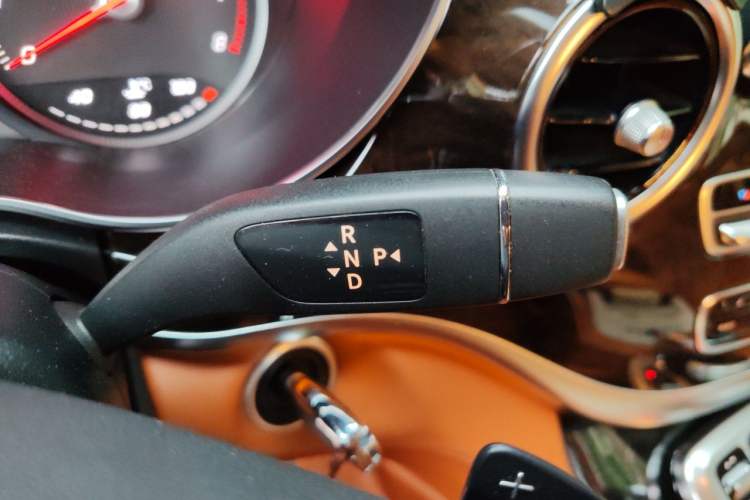 Used Mercedes-Benz V-Class 2018 V 260 L Prestige Extended Version China VI Gear Lever