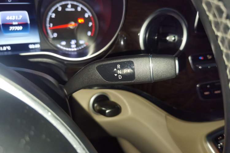 Used Mercedes-Benz V-Class 2018 V 260 L Prestige Extended Version China VI Gear Lever