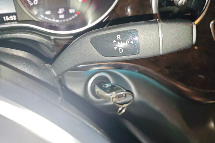 Used Mercedes-Benz V-Class 2018 V 260 Prestige Edition China VI Gear Lever