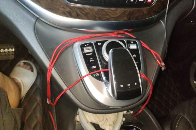 Used Mercedes-Benz V-Class 2018 V 260 L Prestige Extended Version China VI Gear Lever