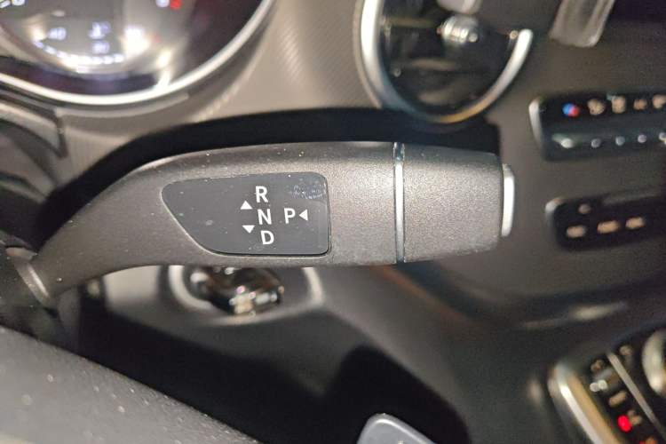 Used Mercedes-Benz V-Class 2018 V250 2.0T Middle East Version Gear Lever