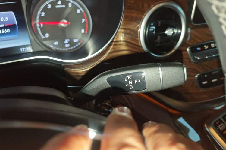 Used Mercedes-Benz V-Class 2018 V 260 L Prestige Extended Version China VI Gear Lever