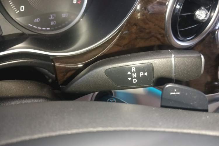Used Mercedes-Benz V-Class 2018 V 260 L Prestige Extended Version China VI Gear Lever