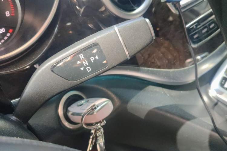 Used Mercedes-Benz V-Class 2018 V 260 L Prestige Extended Version China VI Gear Lever