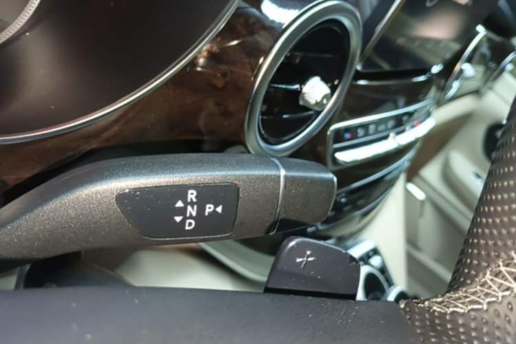 Used Mercedes-Benz V-Class 2018 V 260 L Prestige Extended Version China VI Gear Lever