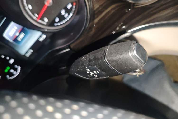 Used Mercedes-Benz V-Class 2018 V 260 Avantgarde Edition China VI Gear Lever