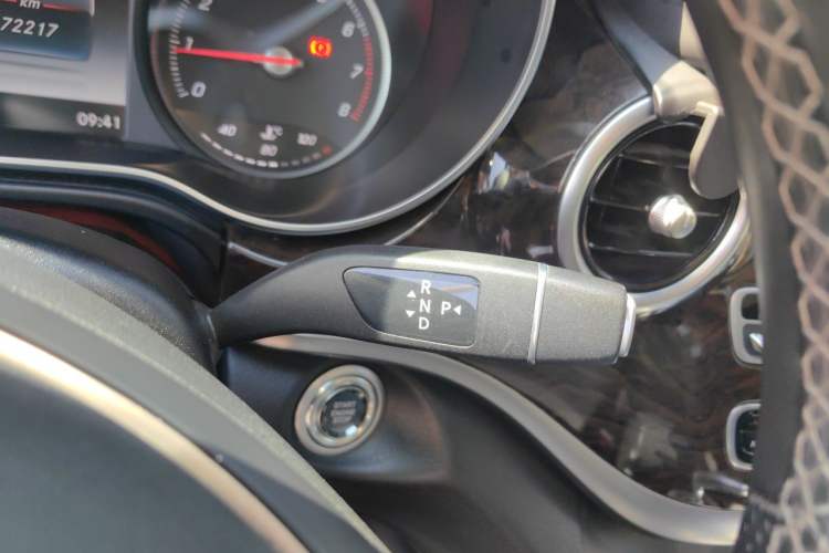 Used Mercedes-Benz V-Class 2018 V 260 L Prestige Extended Version China VI Gear Lever