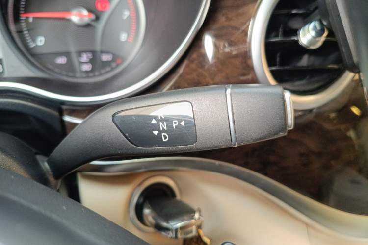 Used Mercedes-Benz V-Class 2018 V 260 L Prestige Extended Version China VI Gear Lever