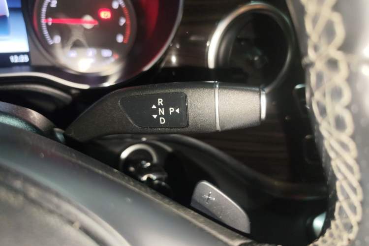 Used Mercedes-Benz V-Class 2018 V 260 Avantgarde Edition China VI Gear Lever