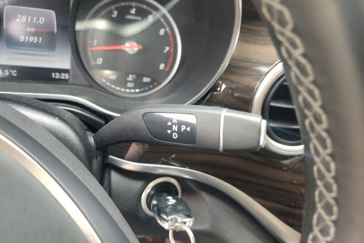 Used Mercedes-Benz V-Class 2018 V 260 Avantgarde Edition China VI Gear Lever