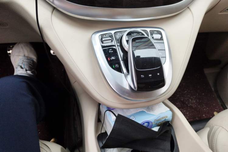 Used Mercedes-Benz V-Class 2018 V 260 Prestige Edition China VI Gear Lever