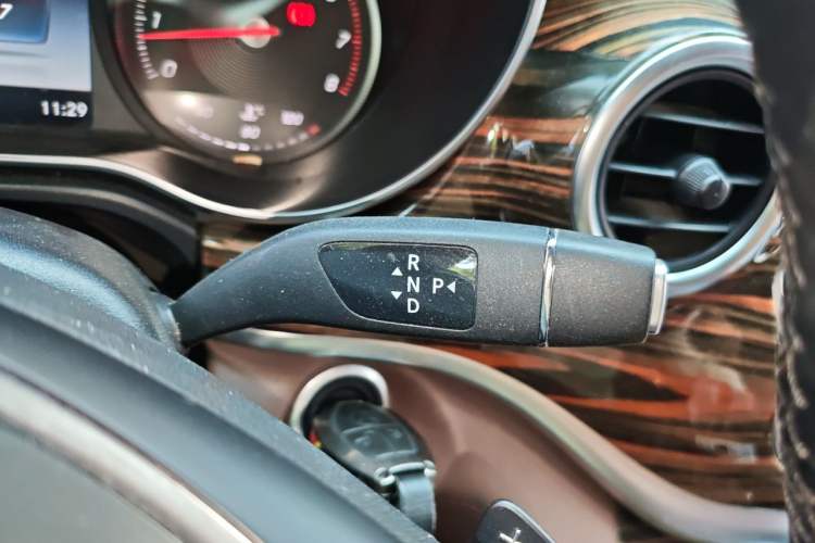 Used Mercedes-Benz V-Class 2018 V 260 Avantgarde Edition China VI Gear Lever