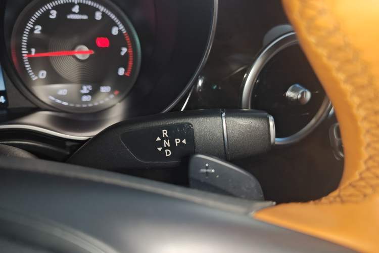 Used Mercedes-Benz V-Class 2018 V 260 L Prestige Extended Version China VI Gear Lever