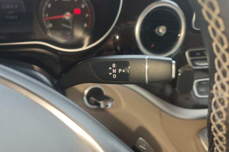 Used Mercedes-Benz V-Class 2018 V 260 L Prestige Extended Version China VI Gear Lever