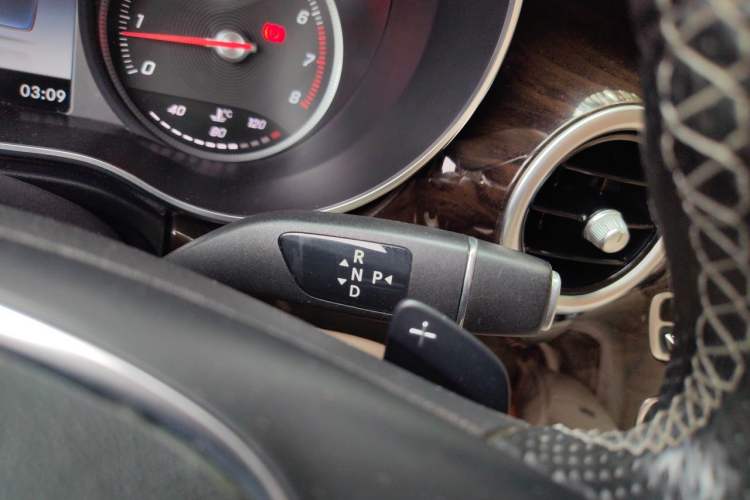 Used Mercedes-Benz V-Class 2018 V 260 L Prestige Extended Version China VI Gear Lever
