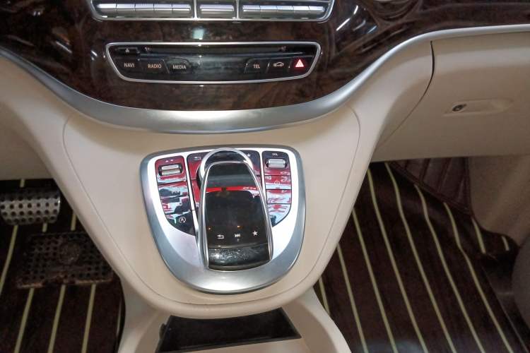 Used Mercedes-Benz V-Class 2018 V 260 Prestige Edition China VI Gear Lever