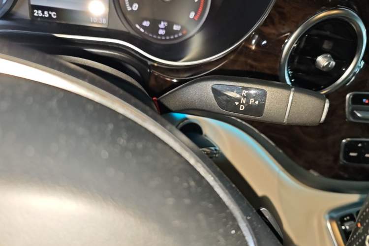 Used Mercedes-Benz V-Class 2018 V 260 Prestige Edition China VI Gear Lever