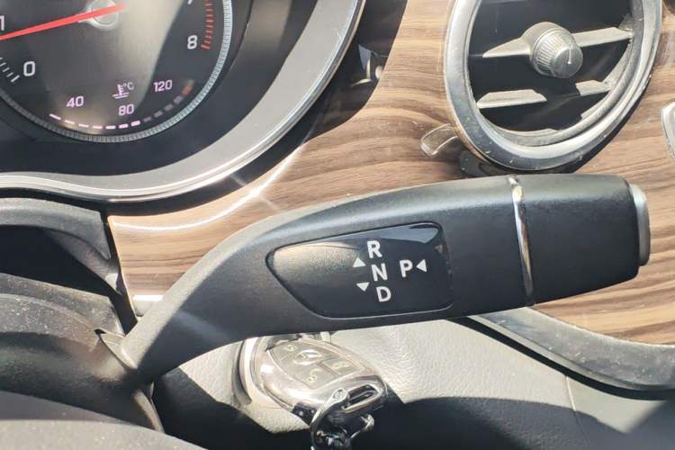 Used Mercedes-Benz V-Class 2018 V 260 Avantgarde Edition China VI Gear Lever