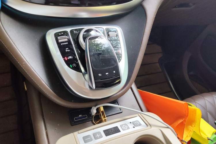 Used Mercedes-Benz V-Class 2018 V 260 Avantgarde Edition China VI Gear Lever