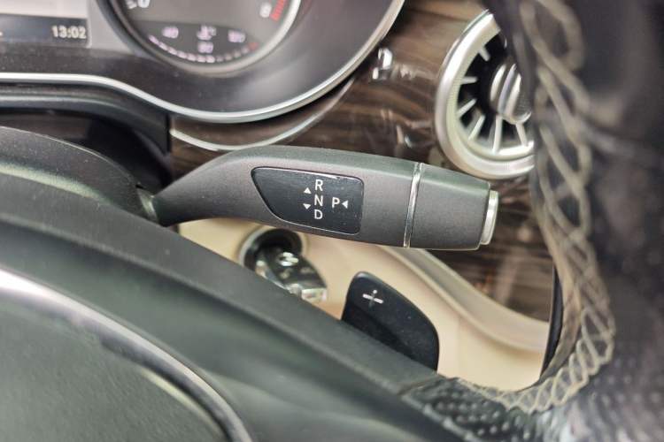 Used Mercedes-Benz V-Class 2018 V 260 Avantgarde Edition China VI Gear Lever