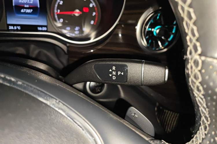 Used Mercedes-Benz V-Class 2018 V 260 Avantgarde Edition China VI Gear Lever