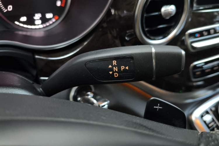 Used Mercedes-Benz V-Class 2018 V 260 L Prestige Extended Version China VI Gear Lever