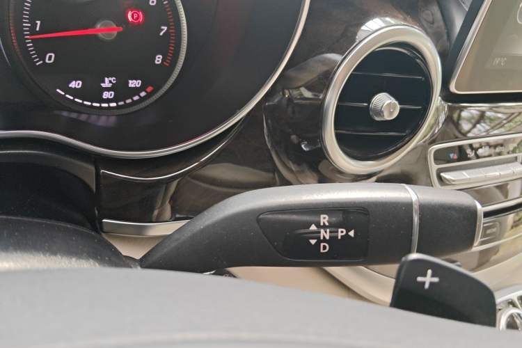 Used Mercedes-Benz V-Class 2018 V 260 L Prestige Extended Version China VI Gear Lever