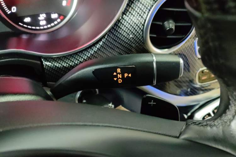 Used Mercedes-Benz V-Class 2018 V250 2.0T Extended Version 5.37 meters Middle East Edition Gear Lever