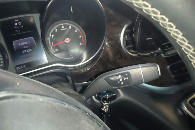Used Mercedes-Benz V-Class 2018 V 260 L Prestige Extended Version China VI Gear Lever