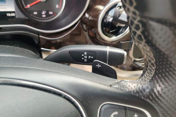 Used Mercedes-Benz V-Class 2018 V 260 L Prestige Extended Version China VI Gear Lever
