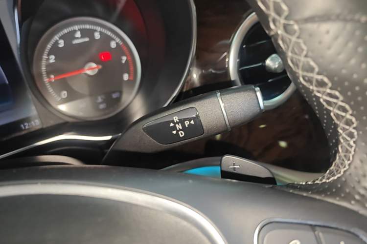 Used Mercedes-Benz V-Class 2018 V 260 L Prestige Extended Version China VI Gear Lever