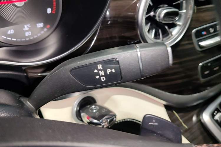 Used Mercedes-Benz V-Class 2018 V 260 Avantgarde Edition China VI Gear Lever