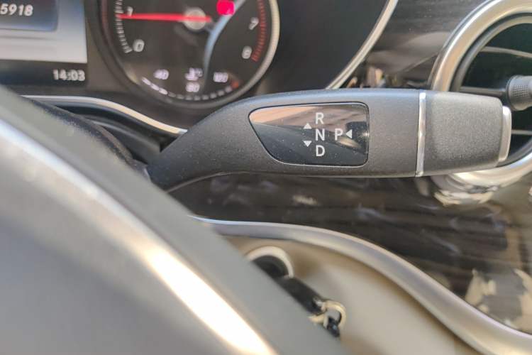 Used Mercedes-Benz V-Class 2018 V 260 Avantgarde Edition China VI Gear Lever