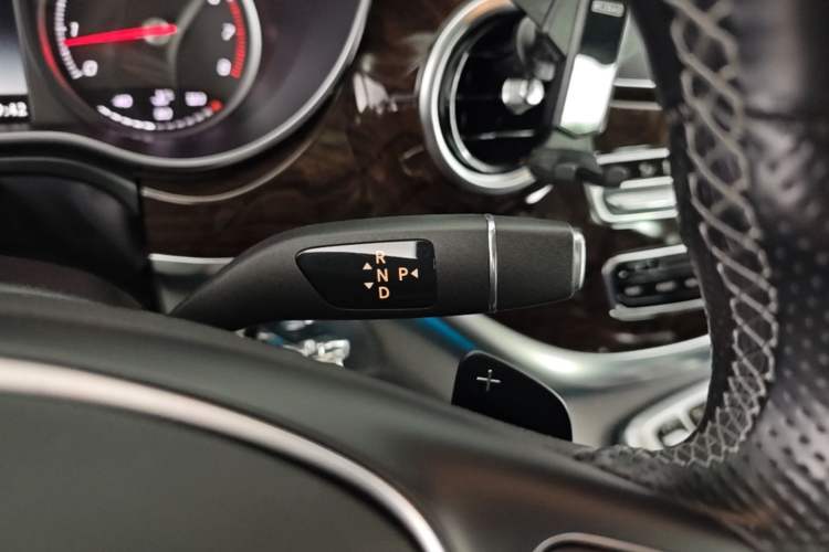 Used Mercedes-Benz V-Class 2018 V 260 L Prestige Extended Version China VI Gear Lever