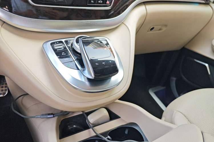 Used Mercedes-Benz V-Class 2018 V 260 Prestige Edition China VI Gear Lever
