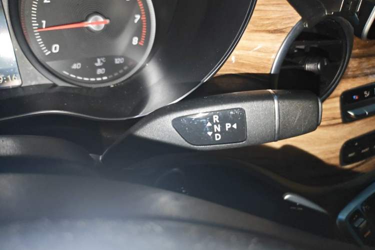 Used Mercedes-Benz V-Class  Gear Lever