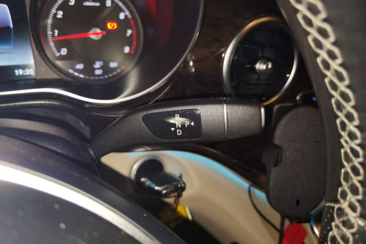 Used Mercedes-Benz V-Class 2018 V 260 L Prestige Extended Version China VI Gear Lever