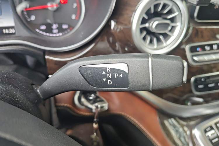 Used Mercedes-Benz V-Class 2018 V 260 L Prestige Extended Version China VI Gear Lever