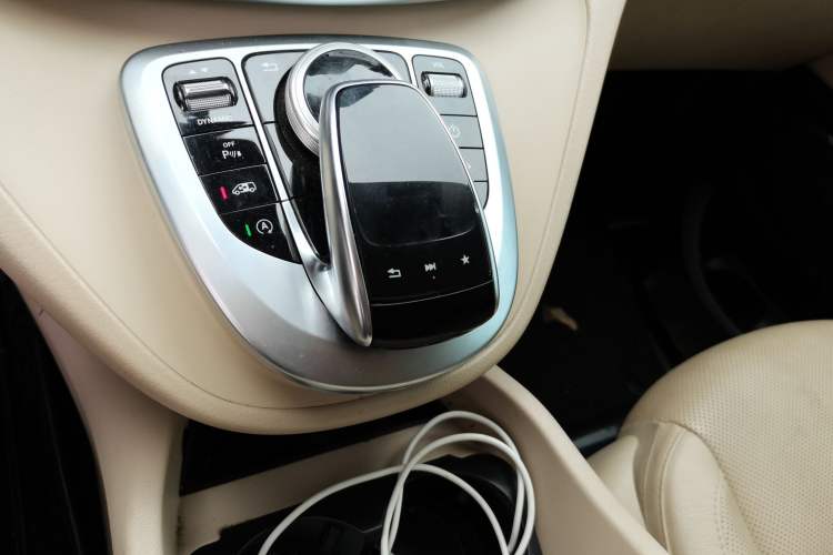 Used Mercedes-Benz V-Class 2018 V 260 Prestige Edition China VI Gear Lever