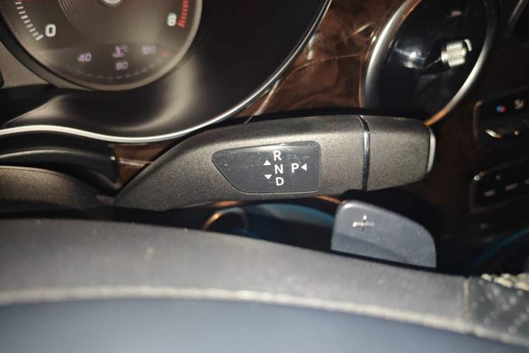 Used Mercedes-Benz V-Class 2018 V 260 Prestige Edition China VI Gear Lever